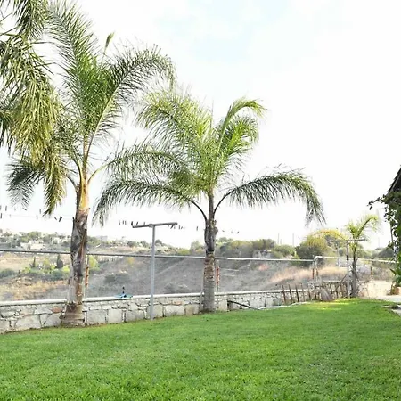 Lasa Black Rock Villa *