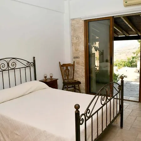 Lasa Black Rock Villa *