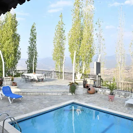 Lasa Black Rock Villa *