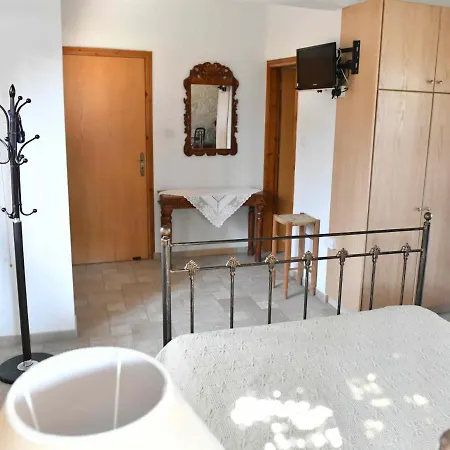 Lasa Black Rock Villa