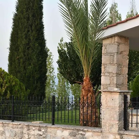 וילה Lasa Black Rock Paphos