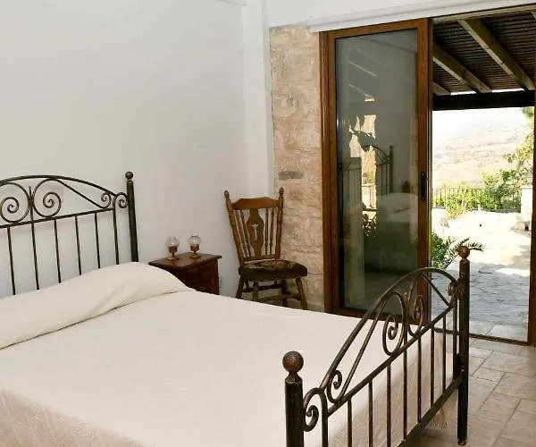 Lasa Black Rock Villa *