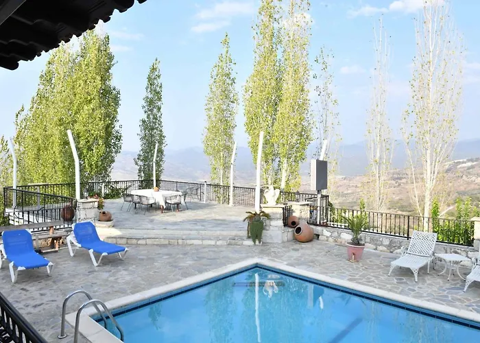 Lasa Black Rock Villa *