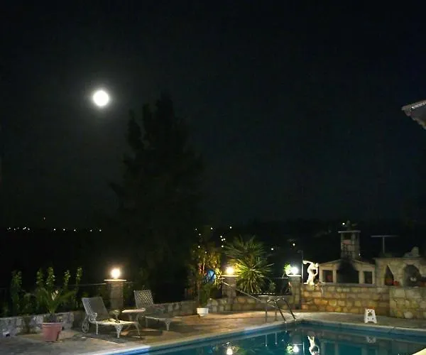 Villa Lasa Black Rock *